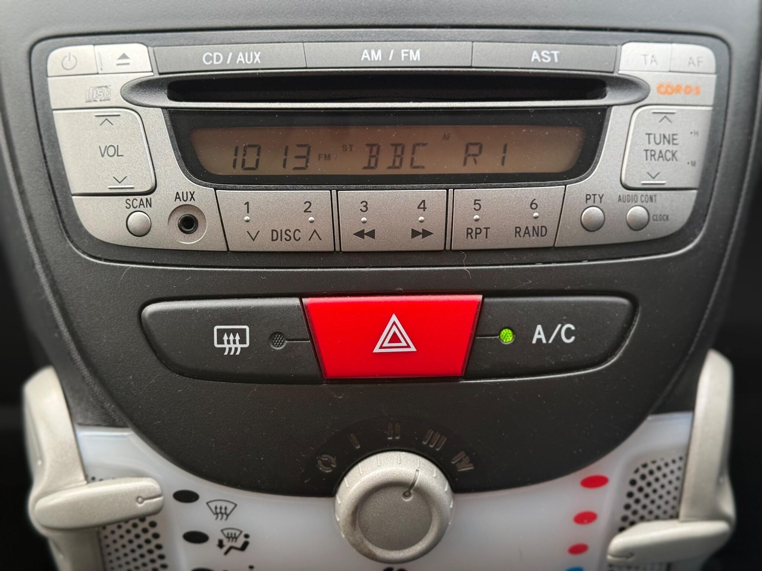 Used Peugeot 107 2013 for sale - 77016571: Photo 14