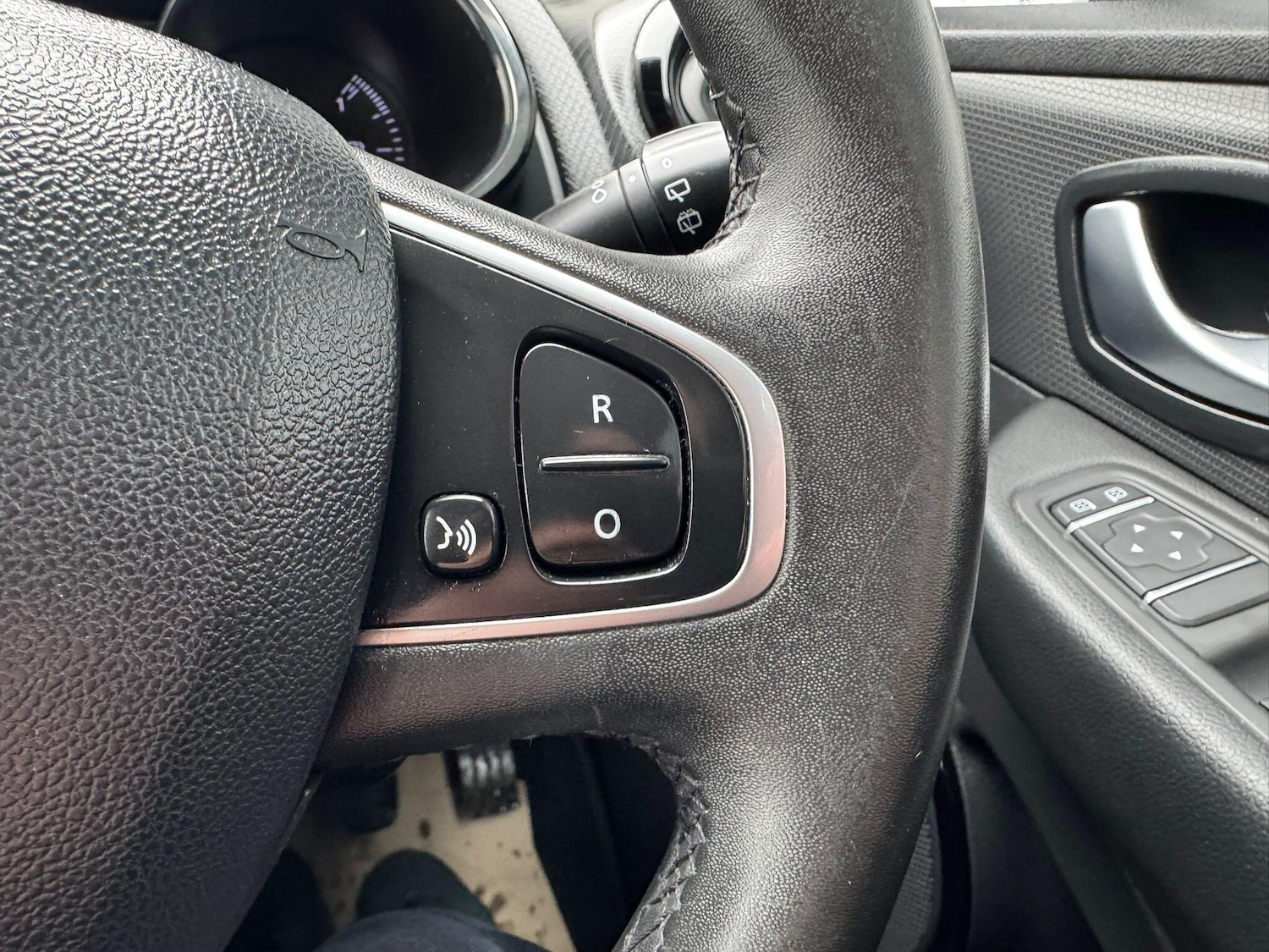 Used Renault Clio 2017 for sale - 77799043: Photo 18