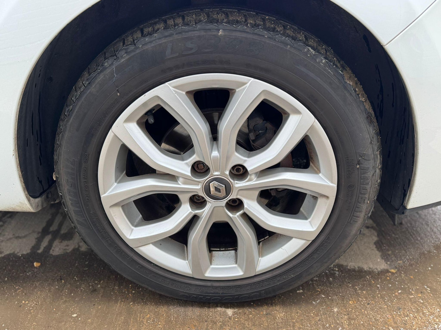 Used Renault Clio 2017 for sale - 77799043: Photo 25