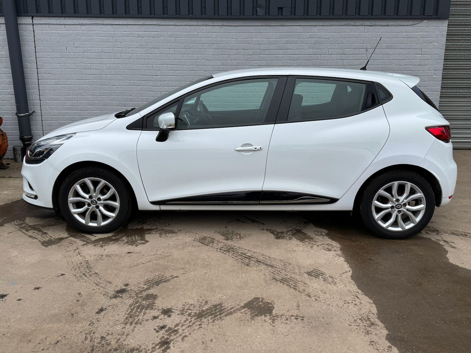 Used Renault Clio 2017 for sale - 77799043: Photo 5