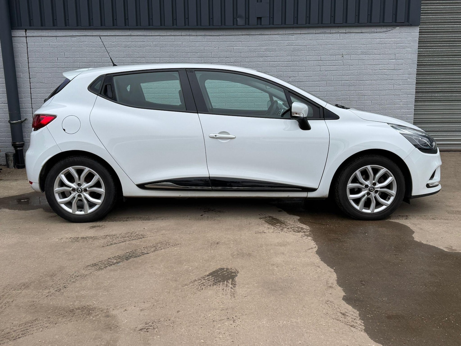 Used Renault Clio 2017 for sale - 77799043: Photo 7