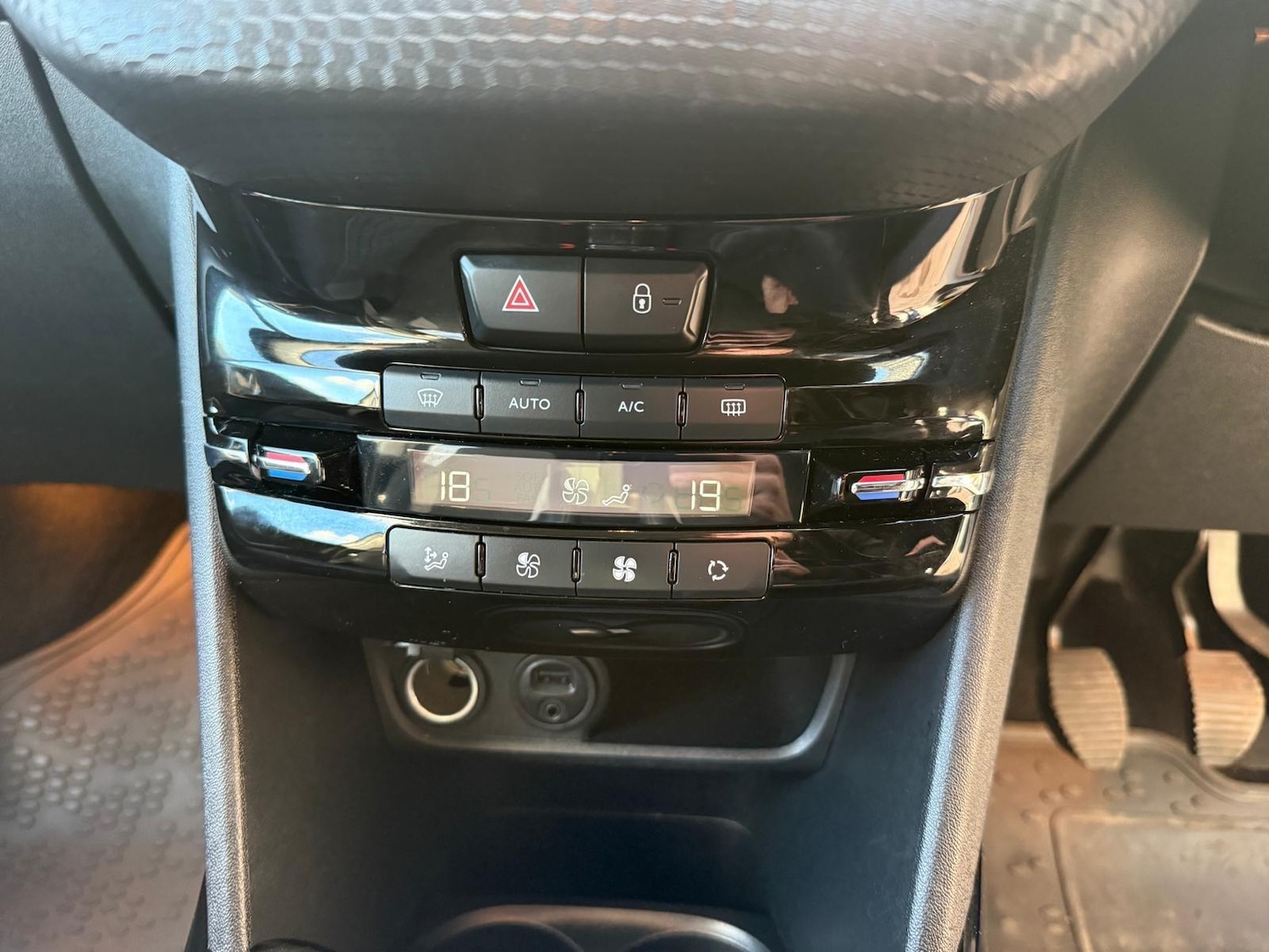 Used Peugeot 2008 2016 for sale - 76371061: Photo 15