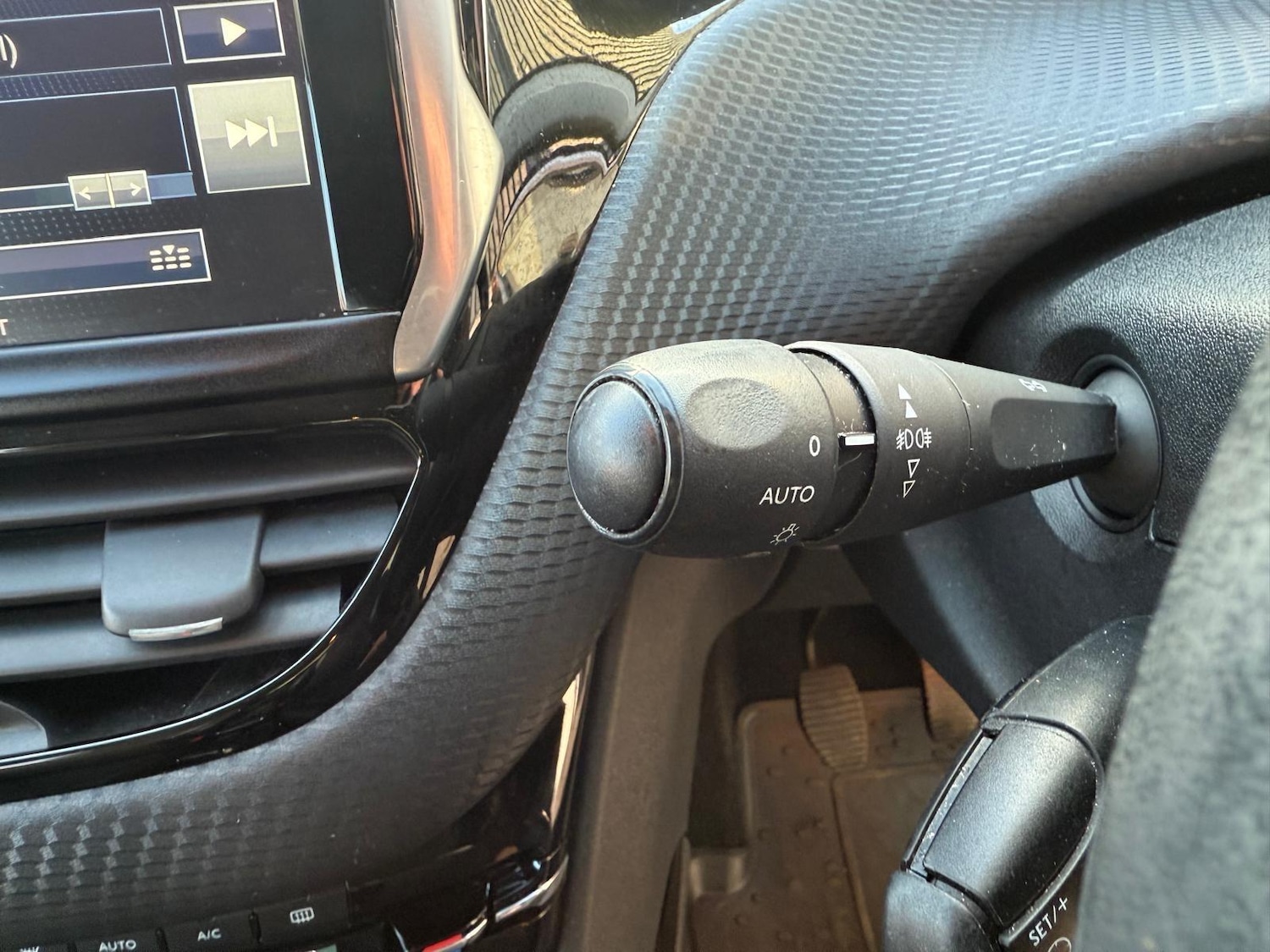 Used Peugeot 2008 2016 for sale - 76371061: Photo 17