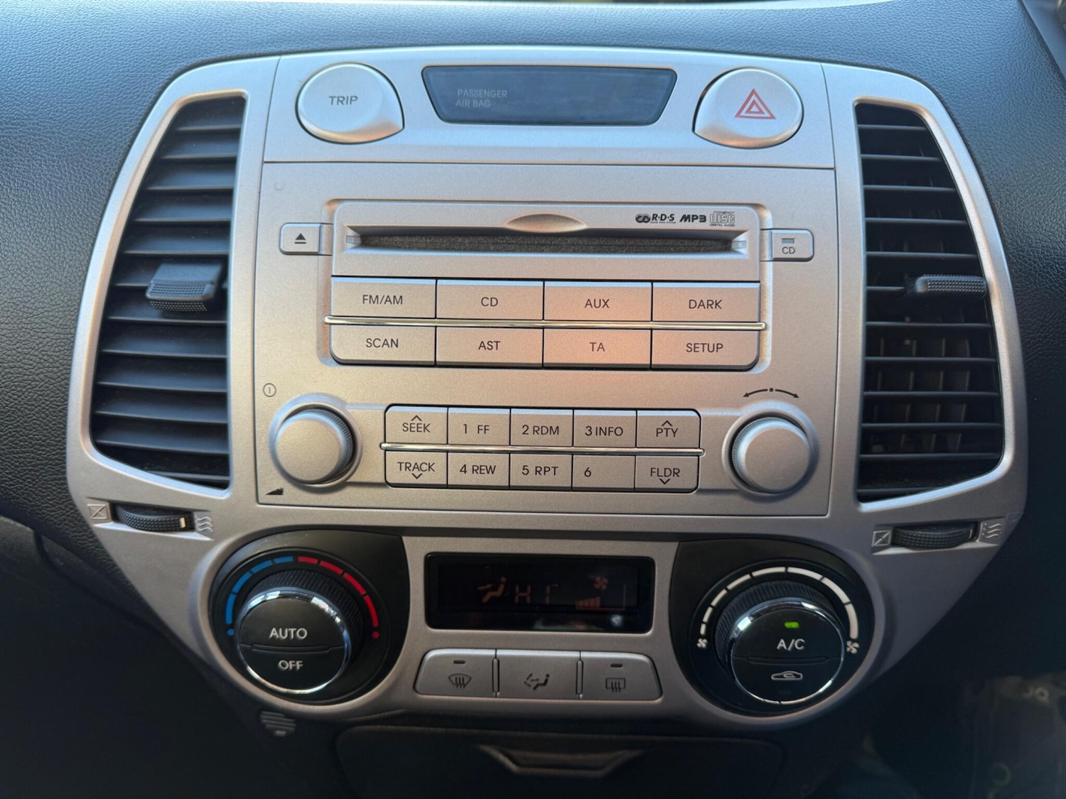 Used Hyundai i20 2010 for sale - 76634025: Photo 20