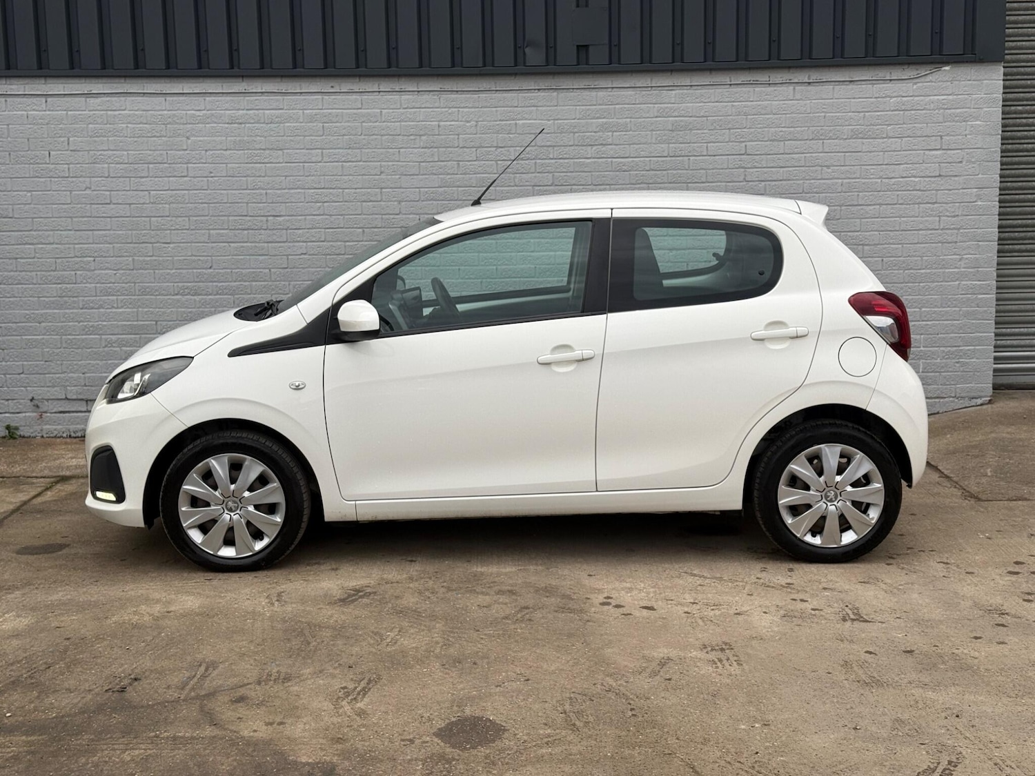 Used Peugeot 108 2014 for sale - 76499531: Photo 5