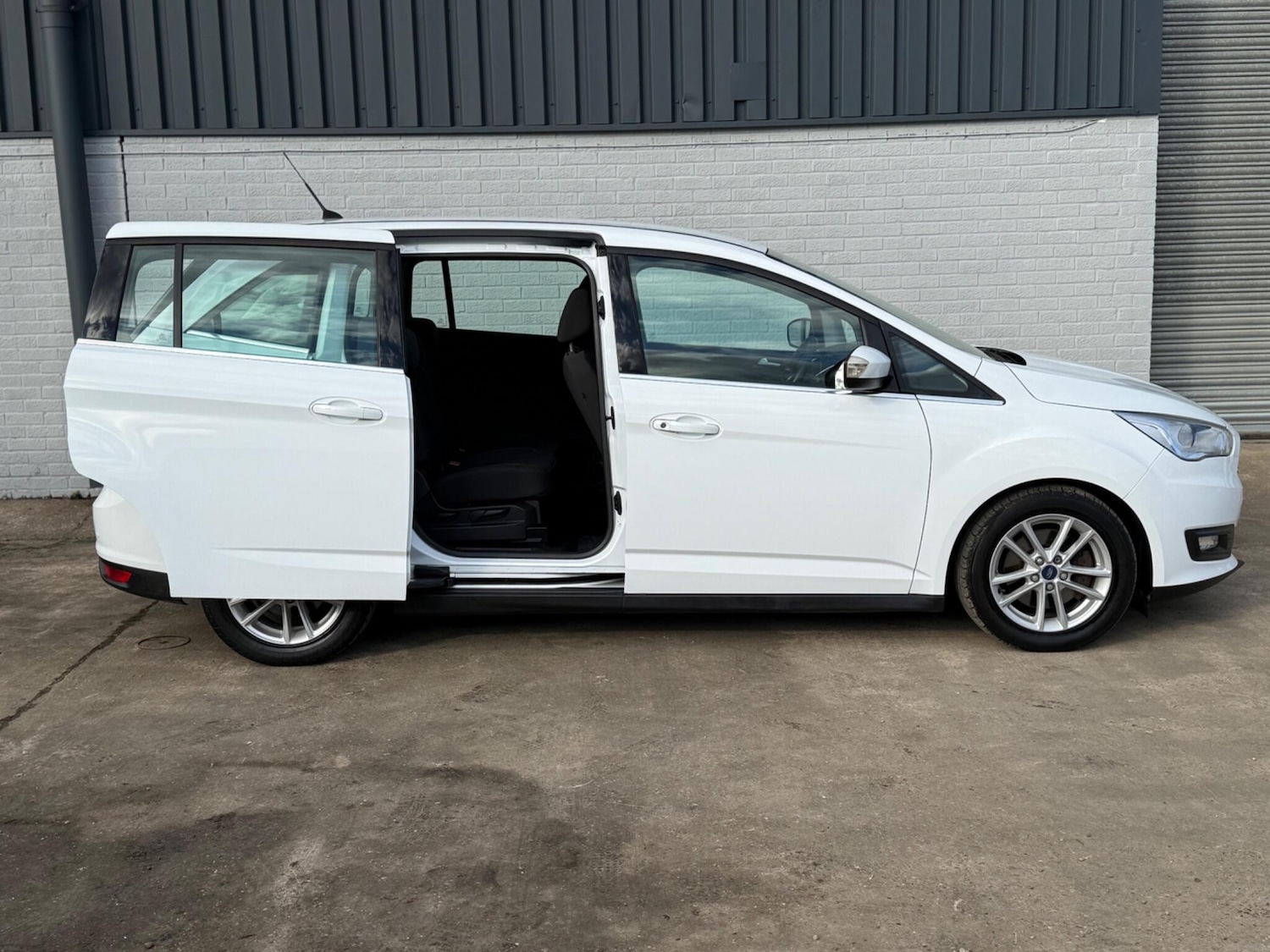 Used Ford Grand C-Max 2016 for sale - 76371553: Photo 3