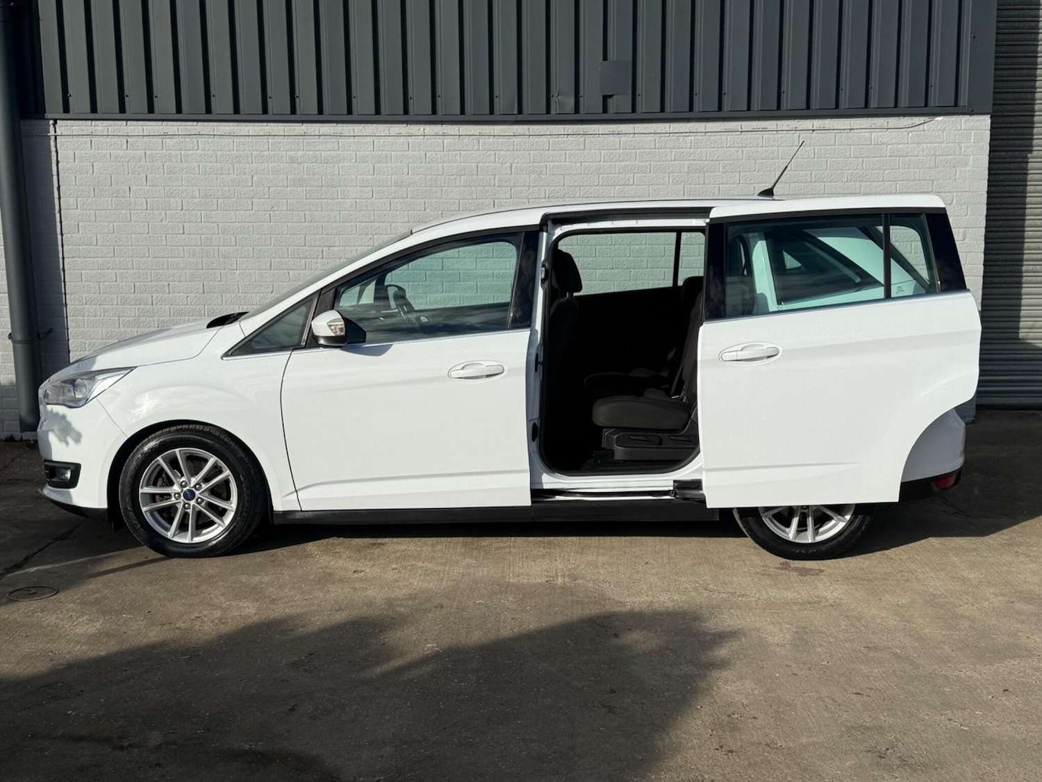 Used Ford Grand C-Max 2016 for sale - 76371553: Photo 8