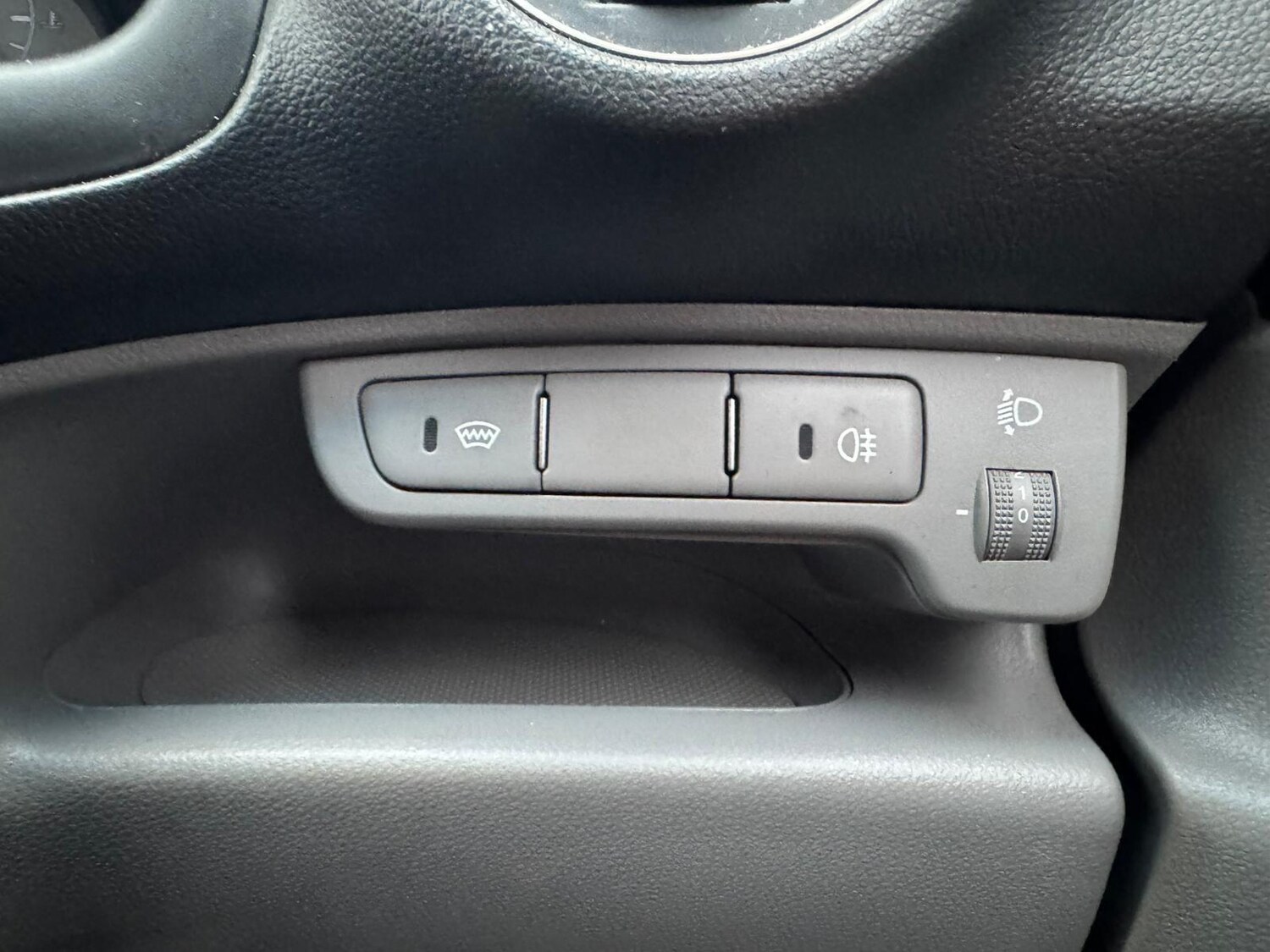 Used Kia Carens for sale - 77511250: Photo 17