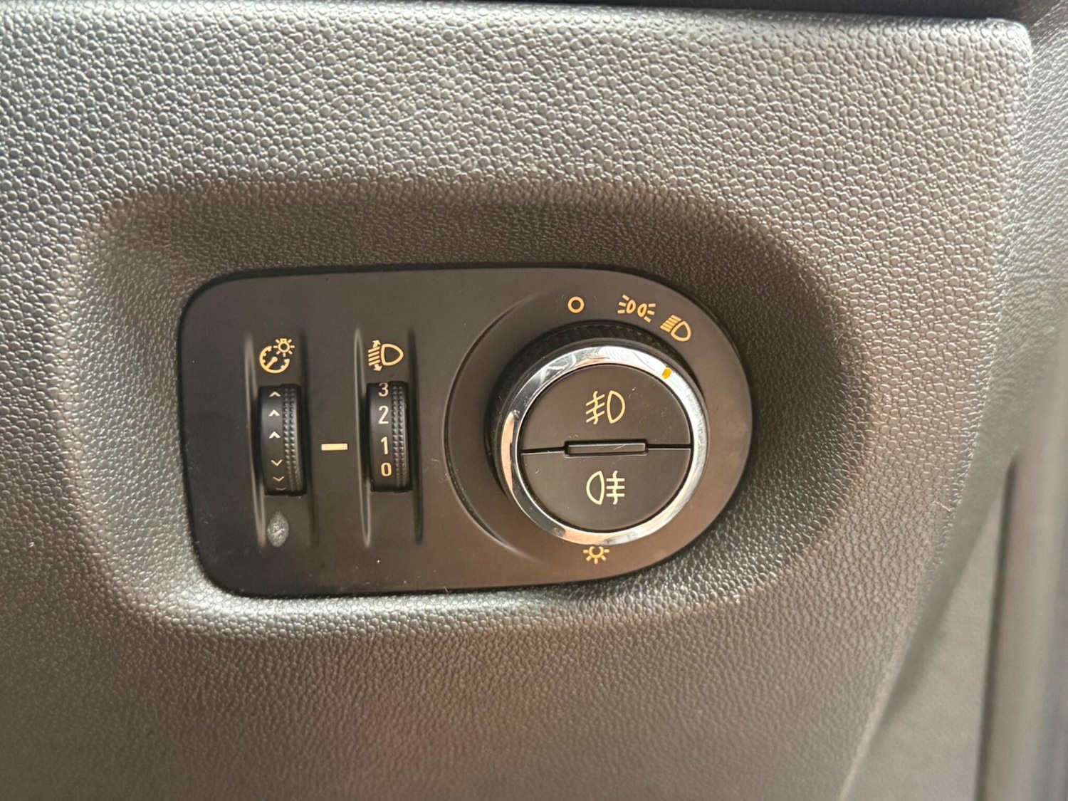 Used Vauxhall Corsa 2011 for sale - 76408698: Photo 11