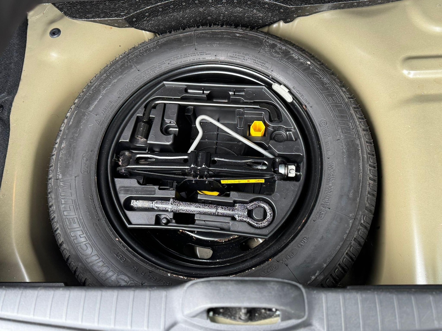 Used Peugeot 208 2015 for sale - 77550037: Photo 28