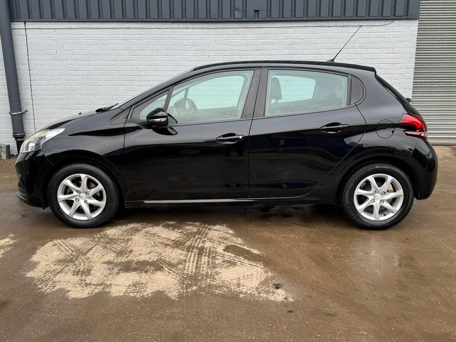Used Peugeot 208 2015 for sale - 77550037: Photo 5