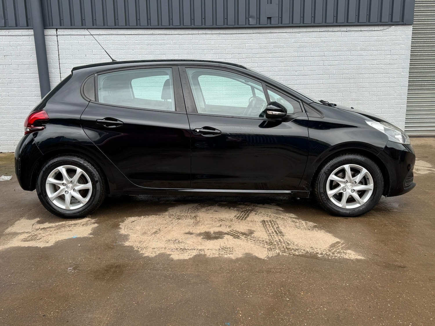 Used Peugeot 208 2015 for sale - 77550037: Photo 7