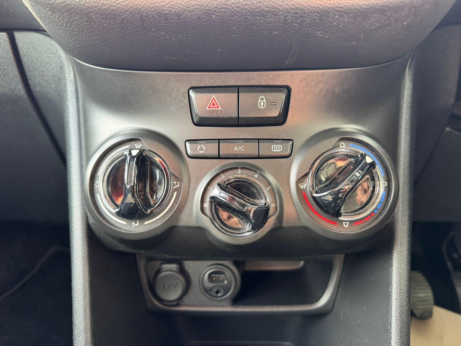 Used Peugeot 208 2014 for sale - 77839813: Photo 19