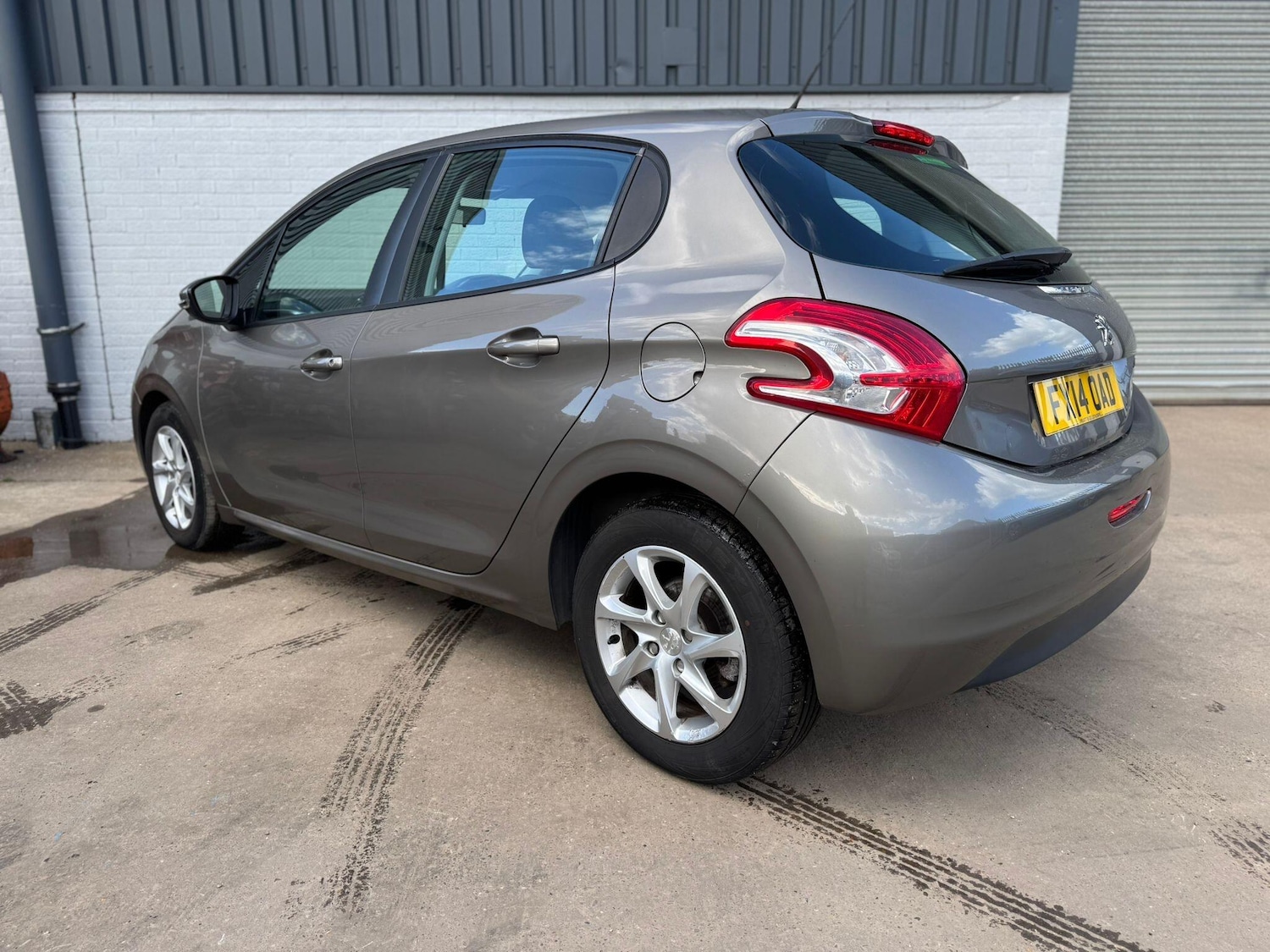 Used Peugeot 208 2014 for sale - 77839813: Photo 4