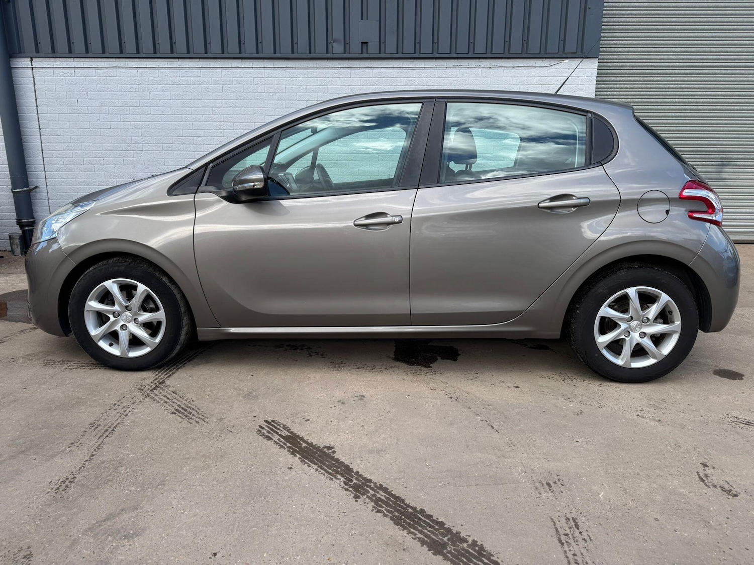 Used Peugeot 208 2014 for sale - 77839813: Photo 5