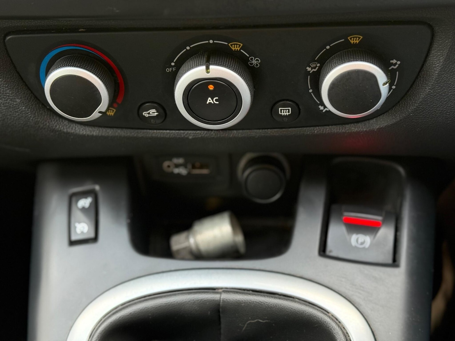 Used Renault Scenic 2011 for sale - 76913423: Photo 31