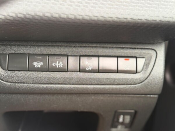 Used Peugeot 2008 2017 for sale - 75626804: Photo 20