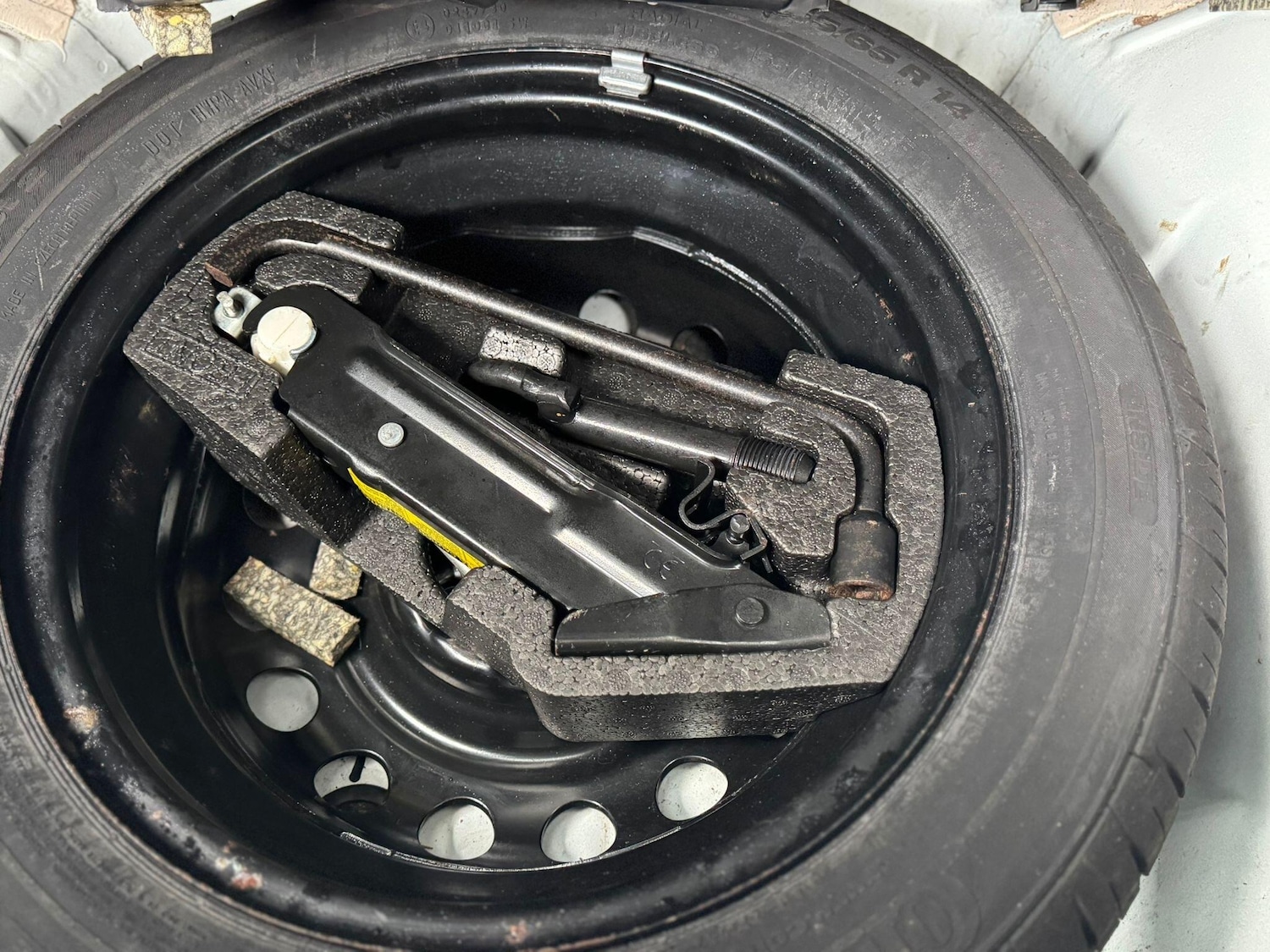 Used Toyota AYGO 2013 for sale - 77807976: Photo 39