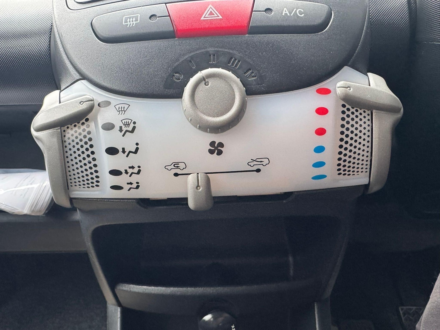 Used Toyota AYGO 2013 for sale - 77807976: Photo 40