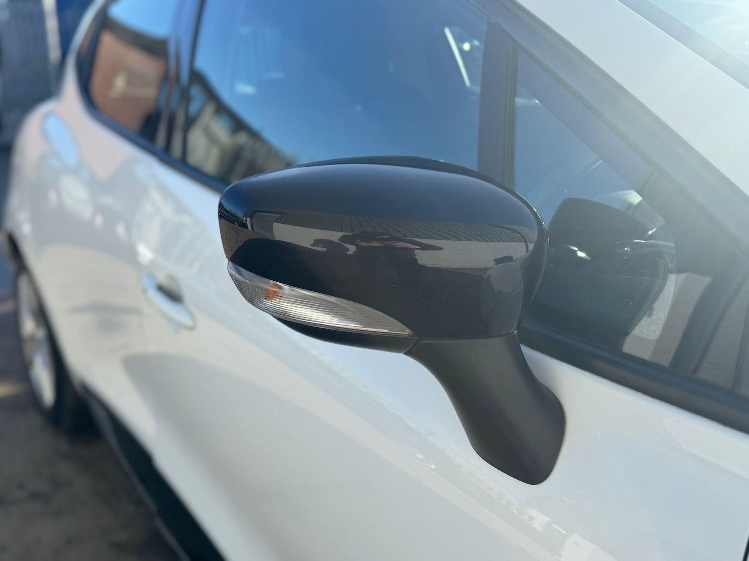 Used Renault Clio 2014 for sale - 77314964: Photo 32