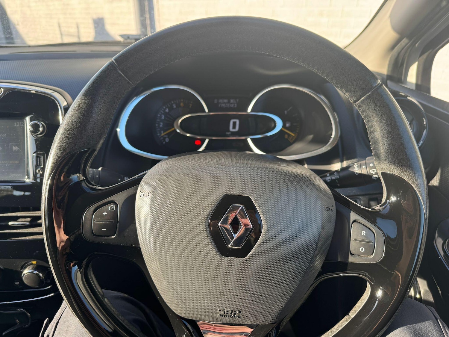 Used Renault Clio 2014 for sale - 77314964: Photo 35