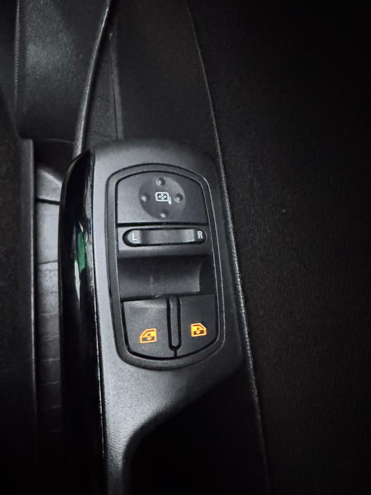 Used Vauxhall Corsa 2014 for sale - 77040511: Photo 11