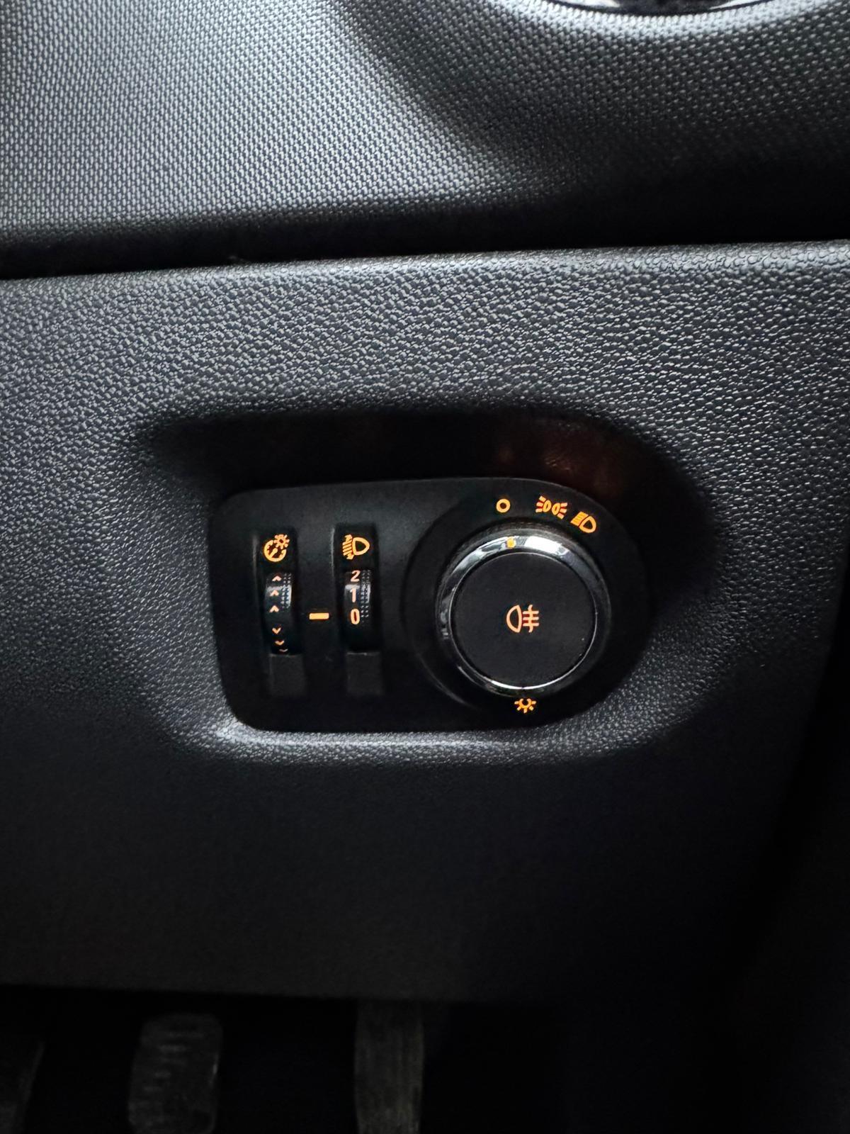 Used Vauxhall Corsa 2014 for sale - 77040511: Photo 15