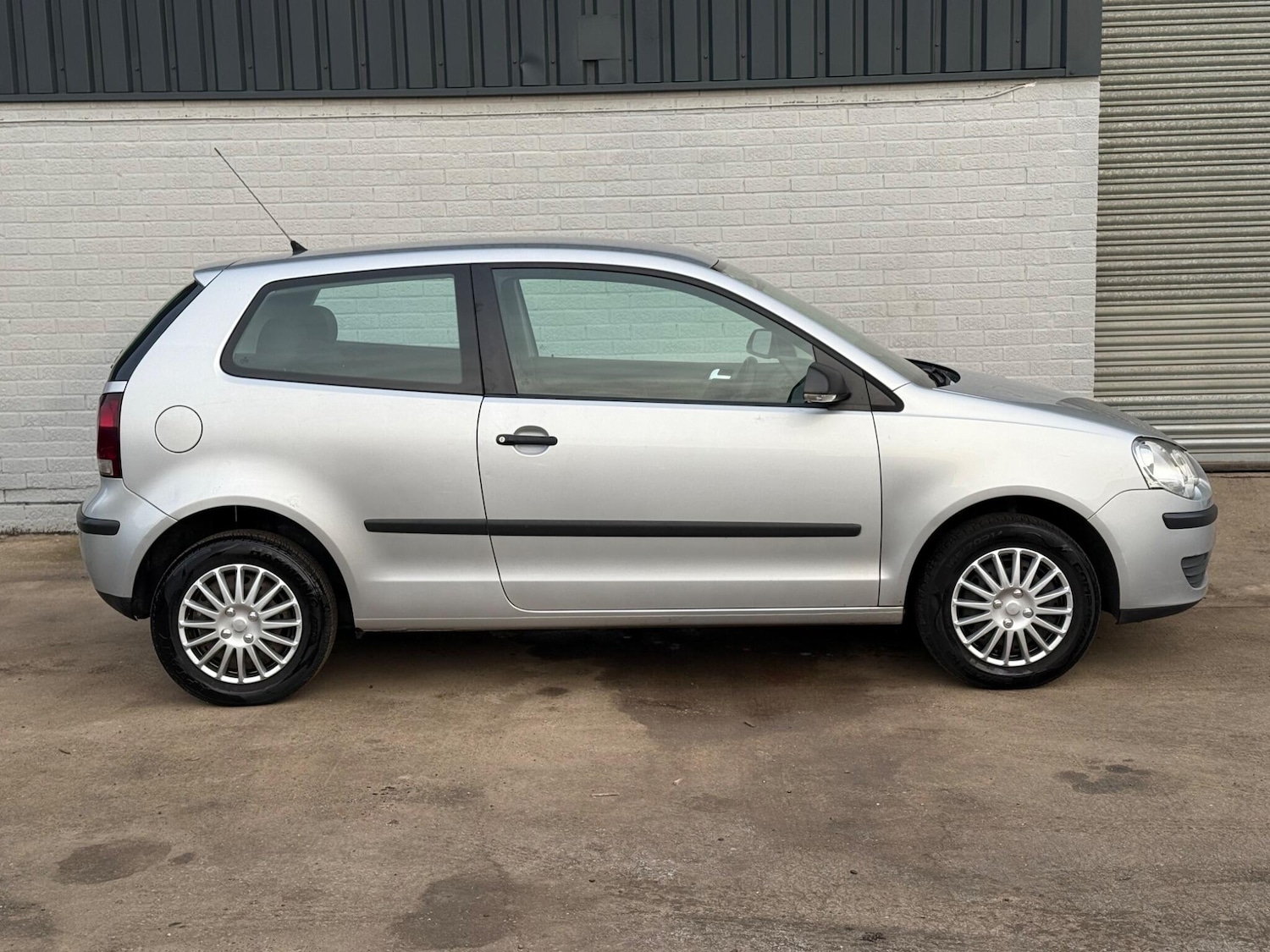 Used Volkswagen Polo 2009 for sale - 77143271: Photo 2