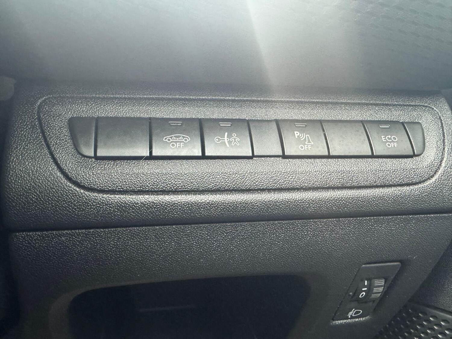 Used Peugeot 2008 2017 for sale - 77909272: Photo 14