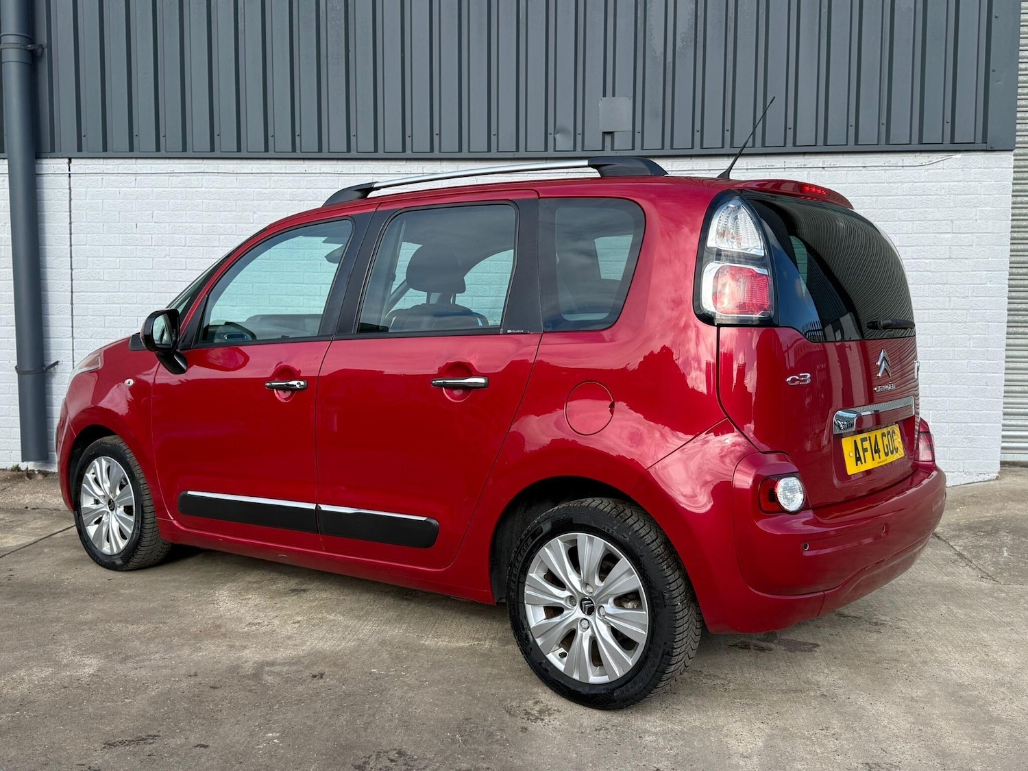 Used Citroen C3 Picasso 2014 for sale - 76377299: Photo 2