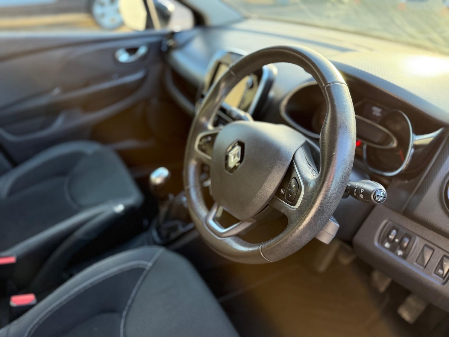 Used Renault Clio 2017 for sale - 76572730: Photo 10