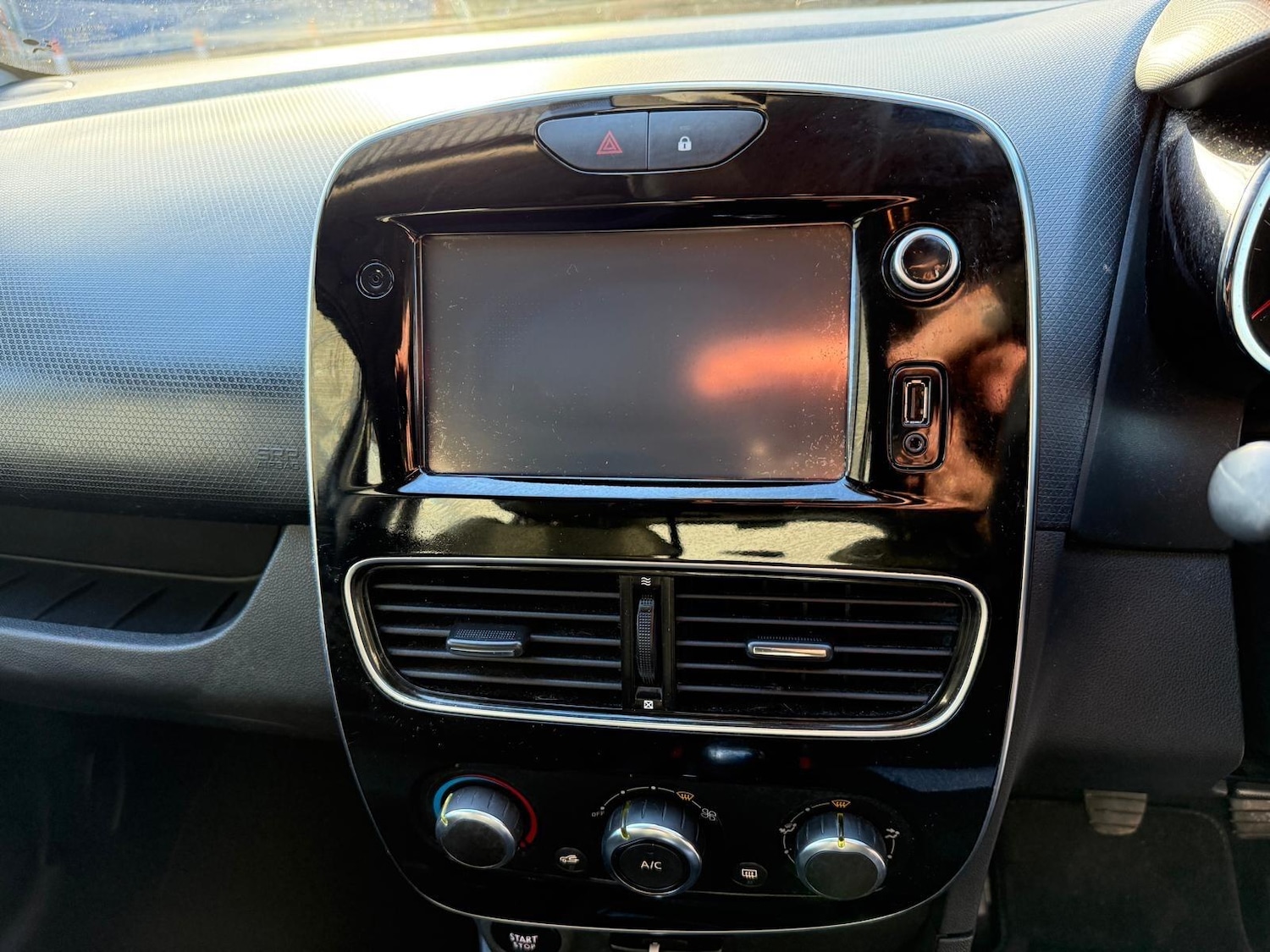 Used Renault Clio 2017 for sale - 76572730: Photo 27