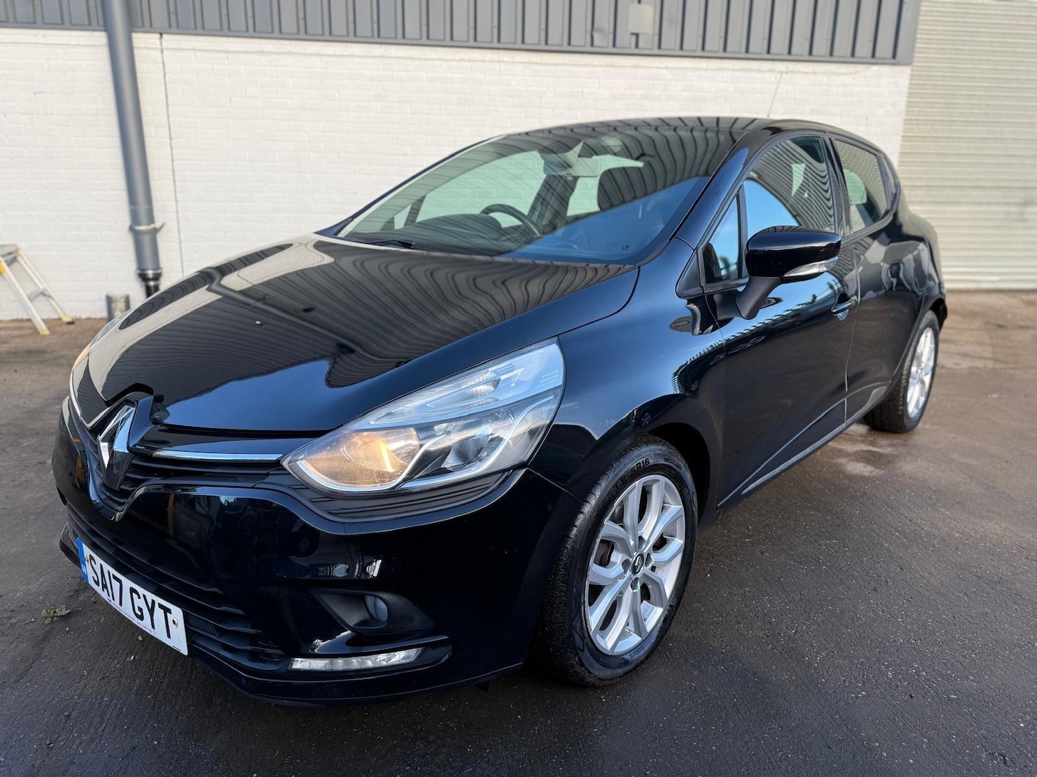 Used Renault Clio 2017 for sale - 76572730: Photo 3