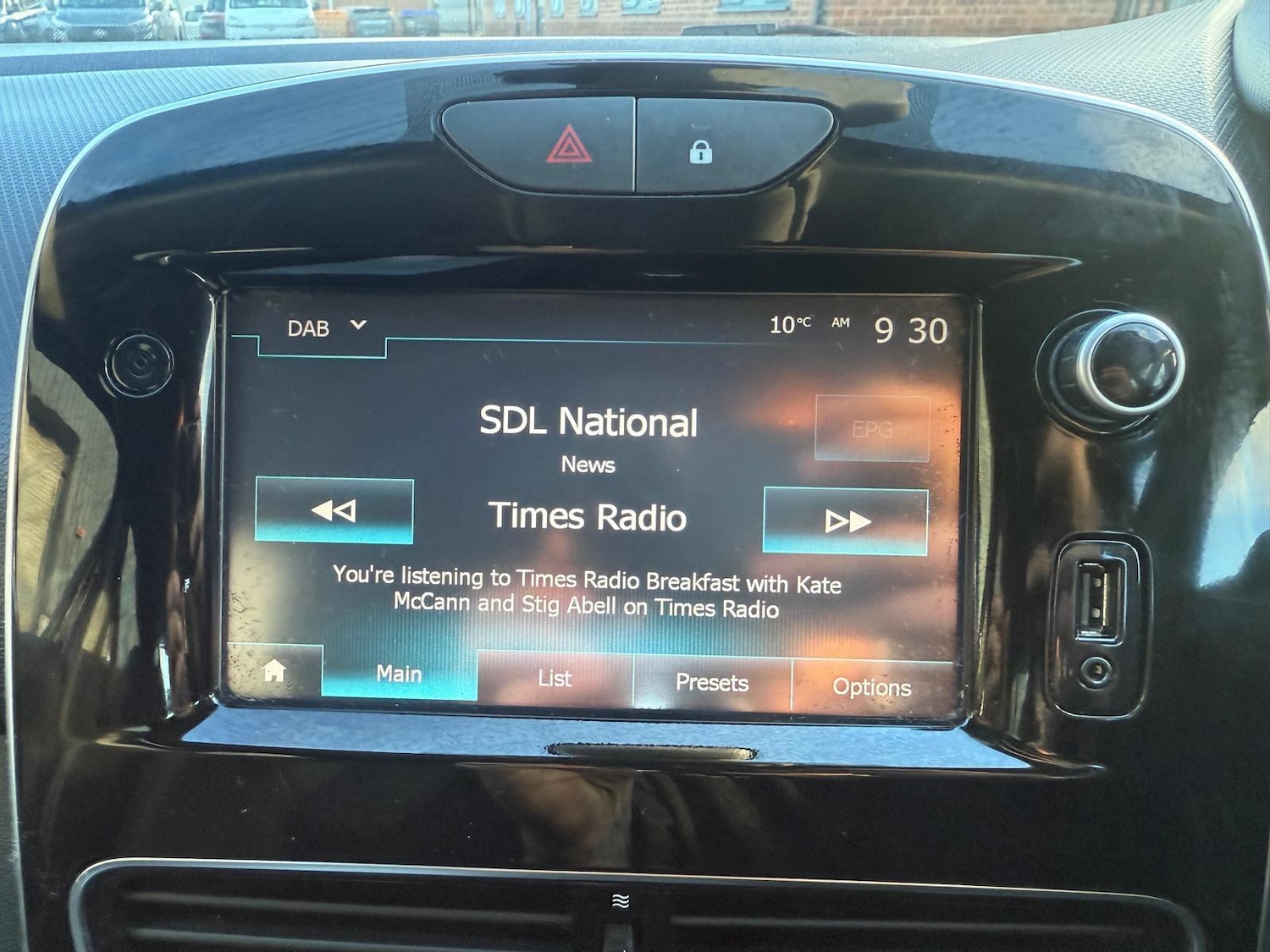 Used Renault Clio 2017 for sale - 76572730: Photo 32