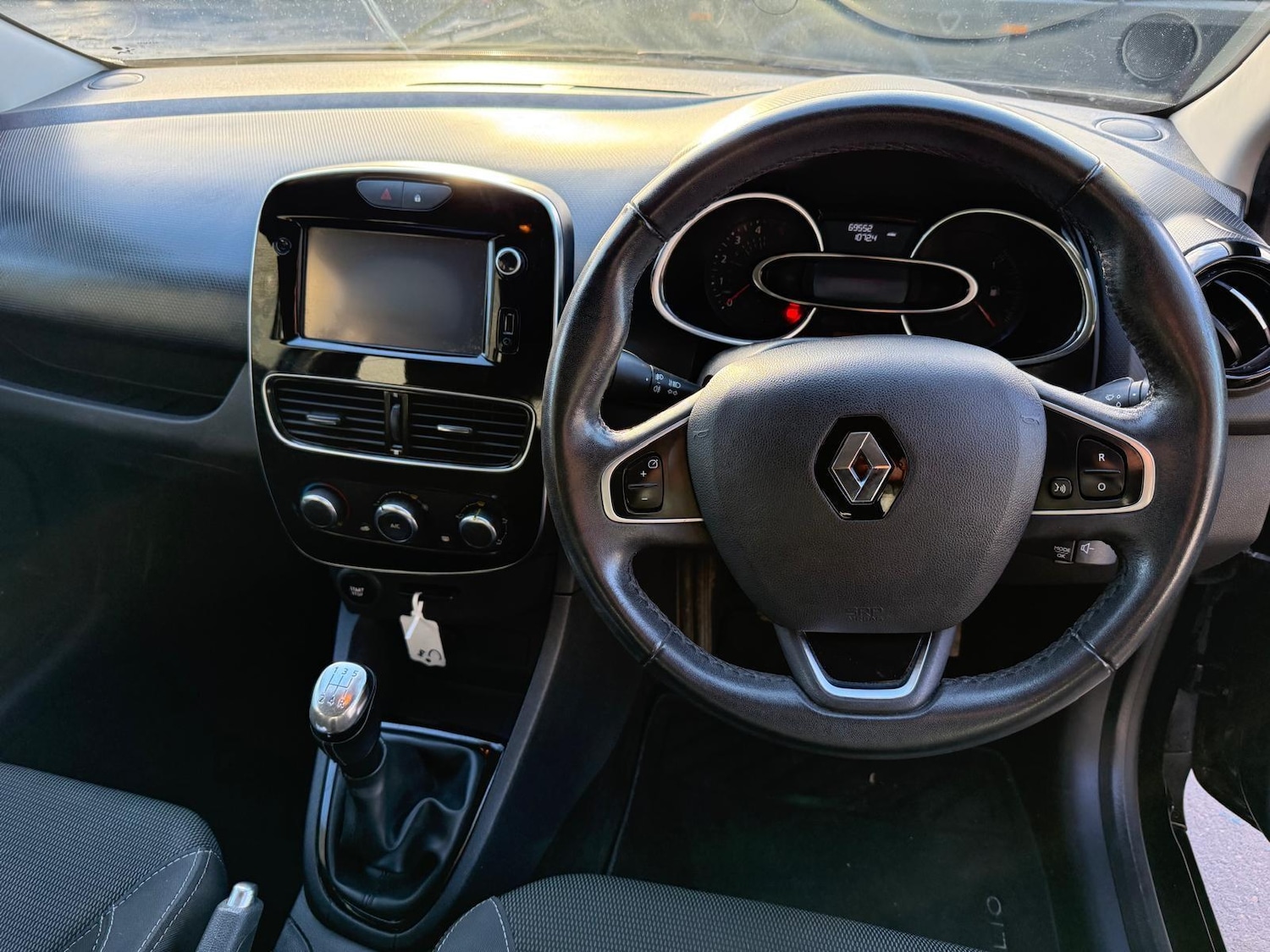 Used Renault Clio 2017 for sale - 76572730: Photo 42