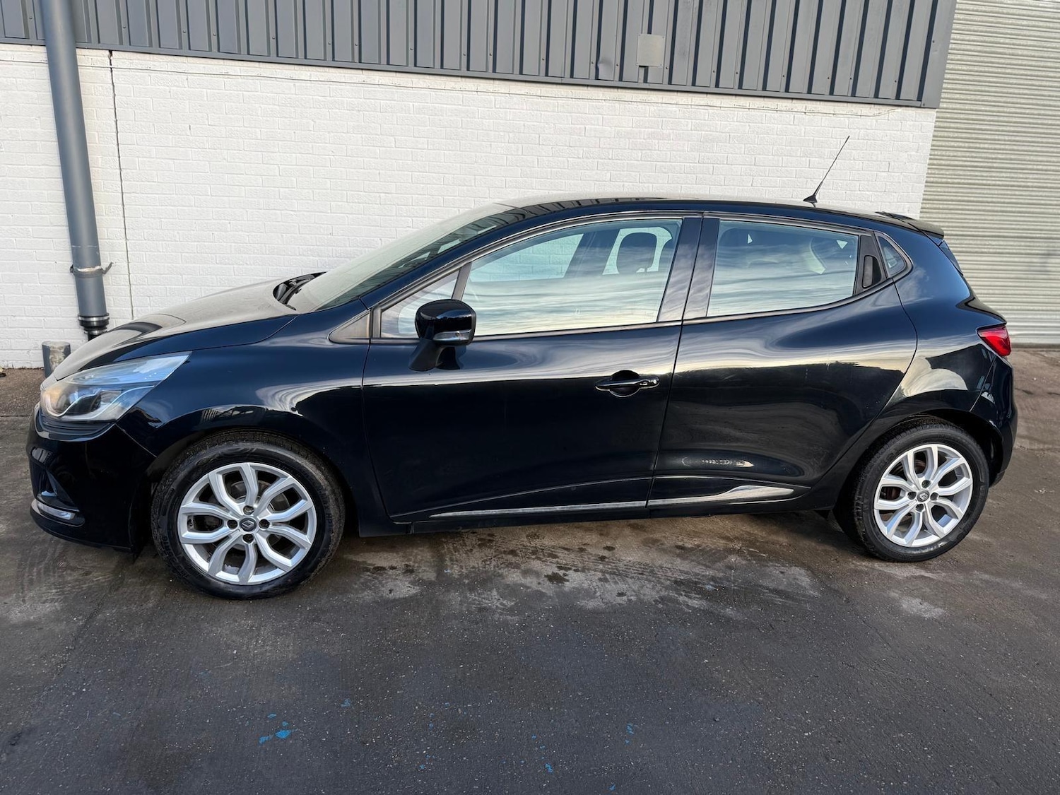 Used Renault Clio 2017 for sale - 76572730: Photo 6