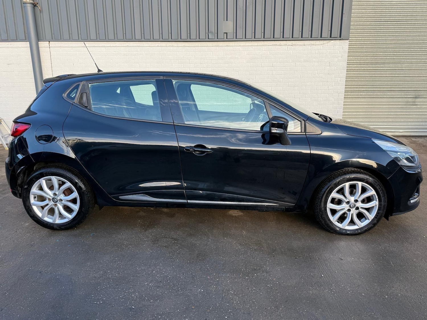 Used Renault Clio 2017 for sale - 76572730: Photo 8