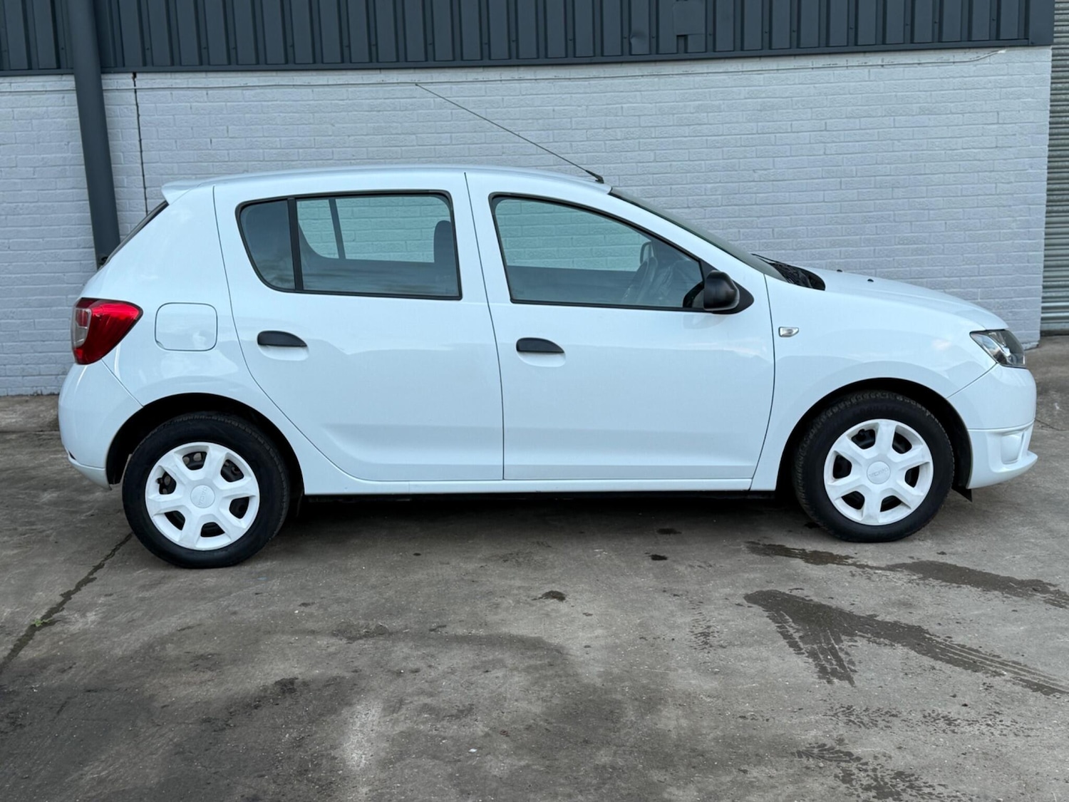 Used Dacia Sandero 2014 for sale - 76336426: Photo 2