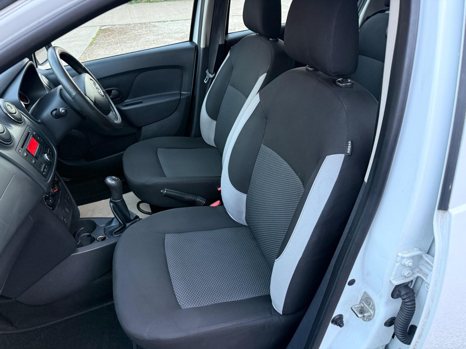 Used Dacia Sandero 2014 for sale - 76336426: Photo 24