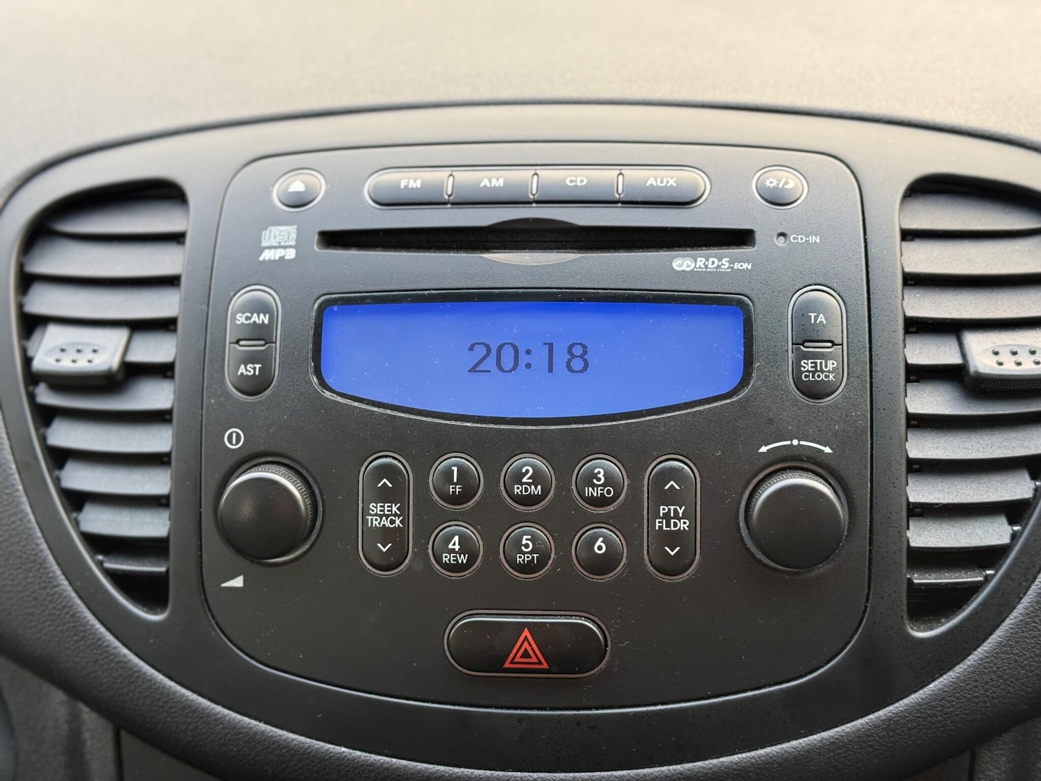 Used Hyundai i10 2011 for sale - 77015432: Photo 23