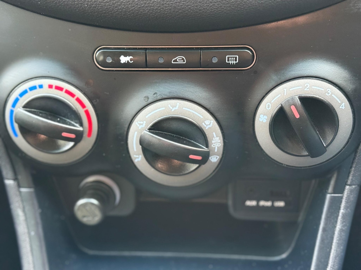 Used Hyundai i10 2011 for sale - 77015432: Photo 28