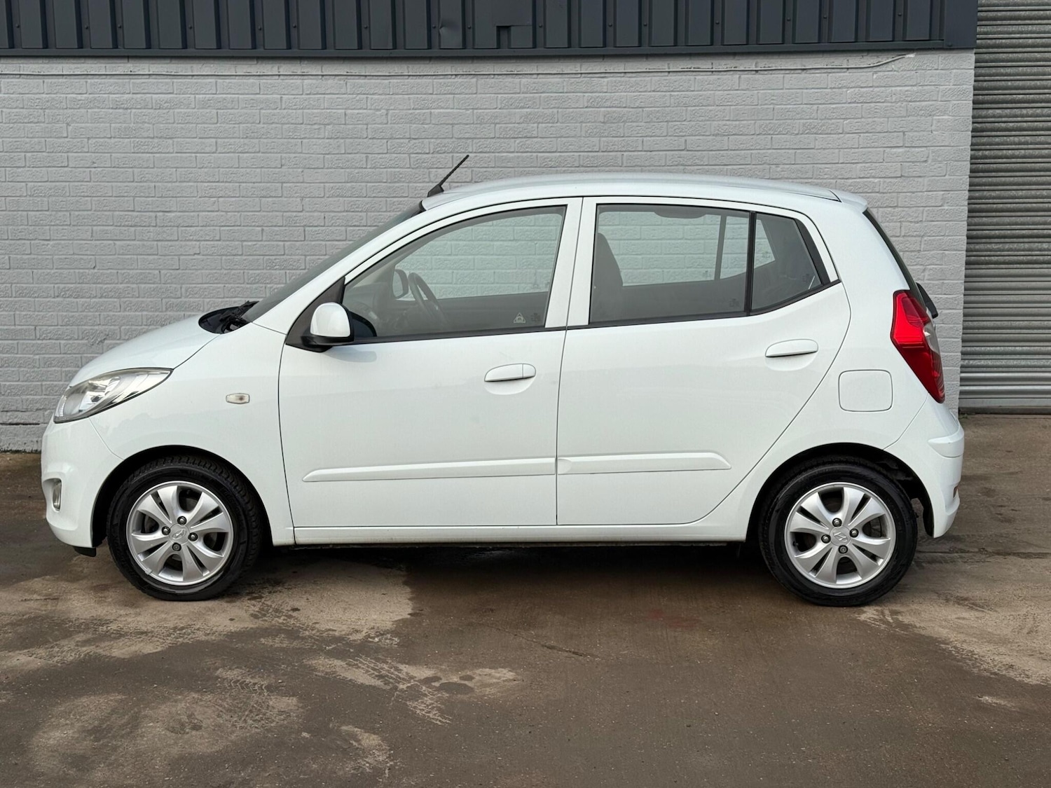 Used Hyundai i10 2011 for sale - 77015432: Photo 6