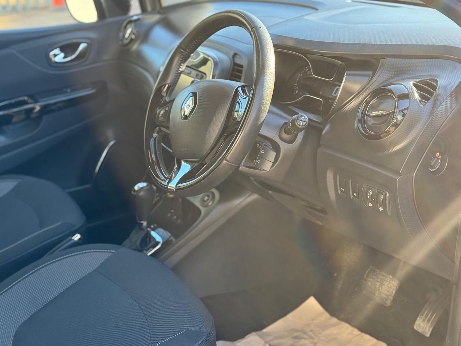 Used Renault Captur 2016 for sale - 76786776: Photo 9