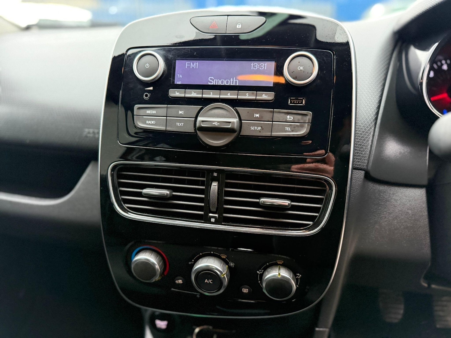 Used Renault Clio 2017 for sale - 77040997: Photo 29