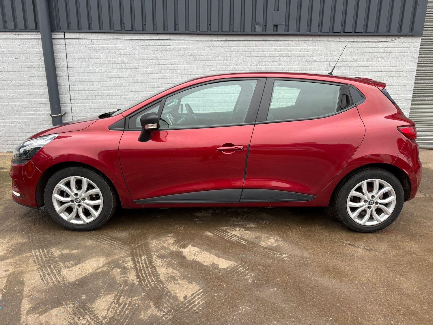 Used Renault Clio 2017 for sale - 77040997: Photo 5