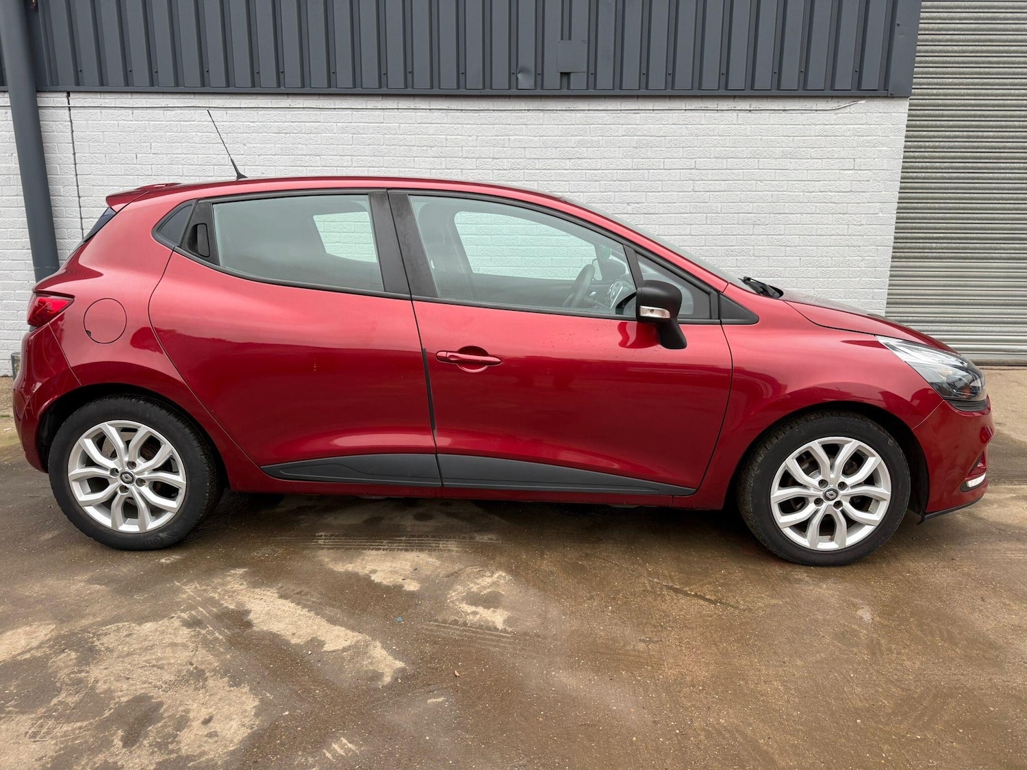 Used Renault Clio 2017 for sale - 77040997: Photo 8