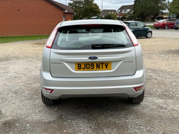 Used Ford Focus 2009 for sale - 76199943: Photo 9
