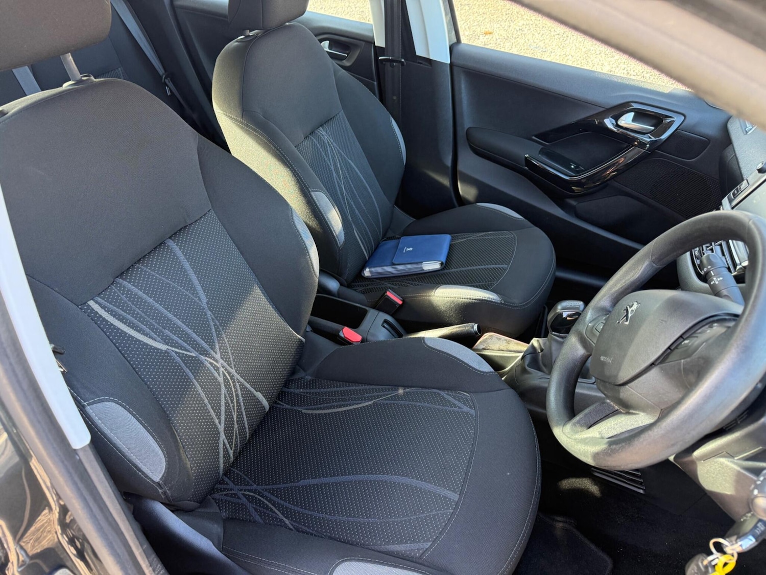 Used Peugeot 208 2015 for sale - 76370737: Photo 8