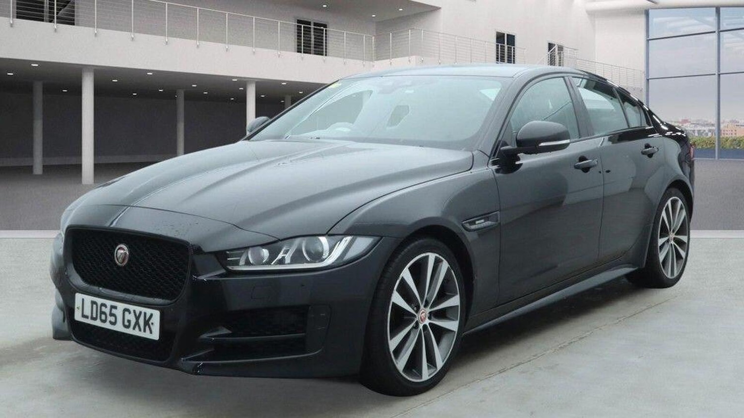 Used Jaguar XE 2015 for sale - 77707176: Photo 2