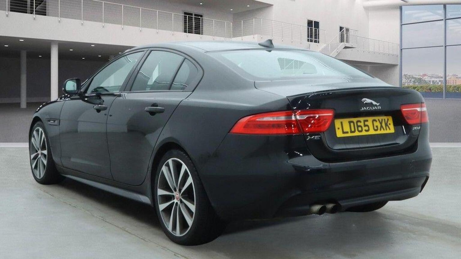 Used Jaguar XE 2015 for sale - 77707176: Photo 3